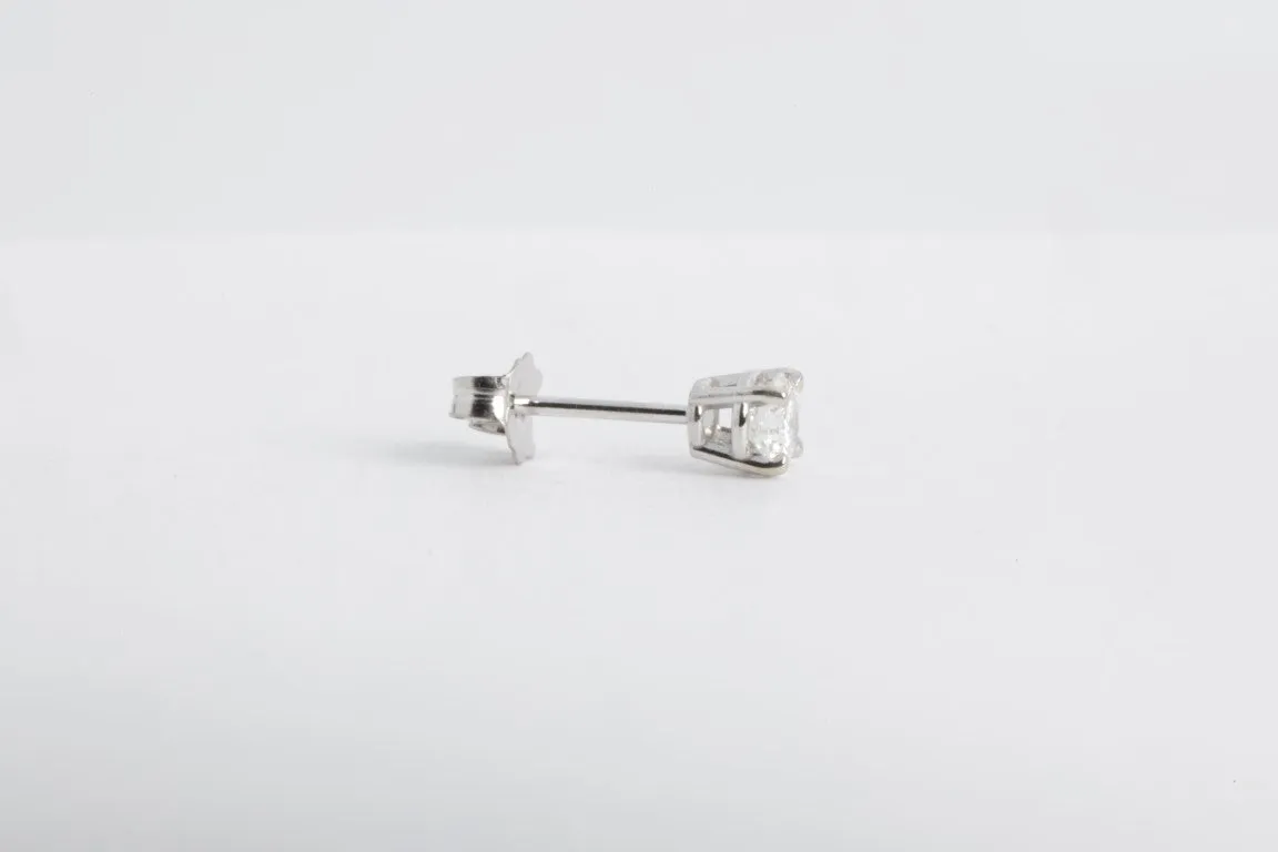 14k White Gold 0.52tcw Diamond Earring Studs (0.70g.)