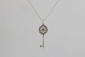 18" Tiffany & Co. 925 Silver 0.01tcw Diamond Daisy Key Necklace (4.23g.)