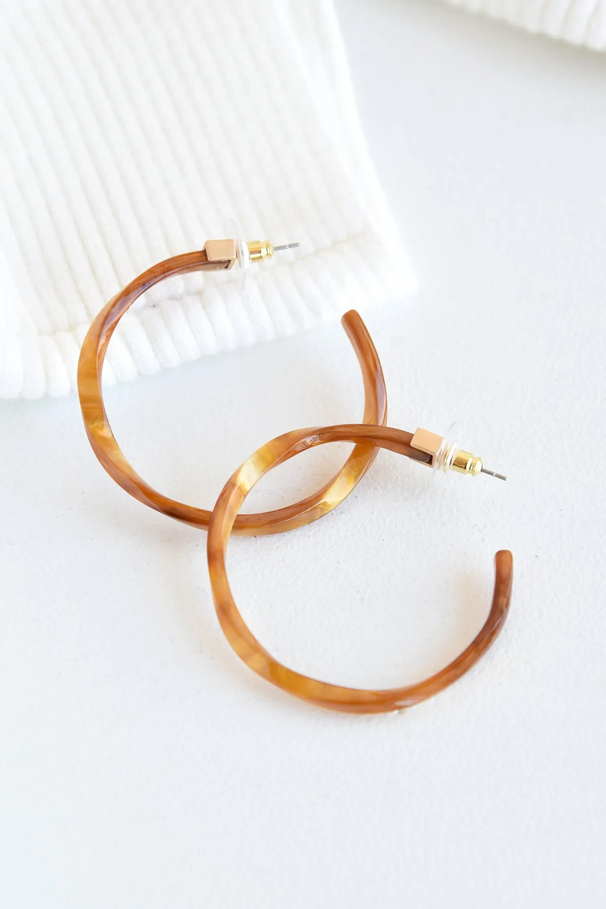 ACRYLIC HOOP EARRINGS -NATURAL