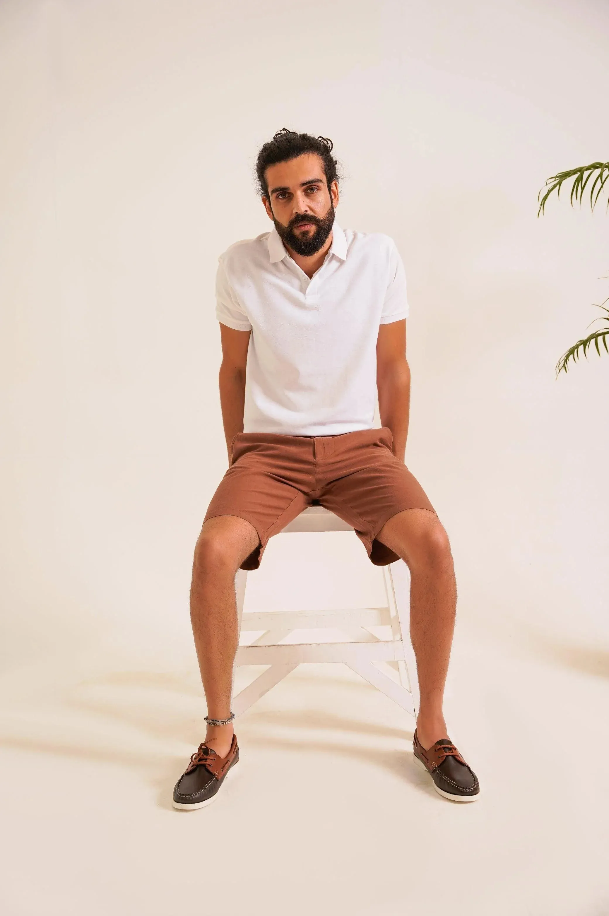 BUTTONED LINEN SHORTS