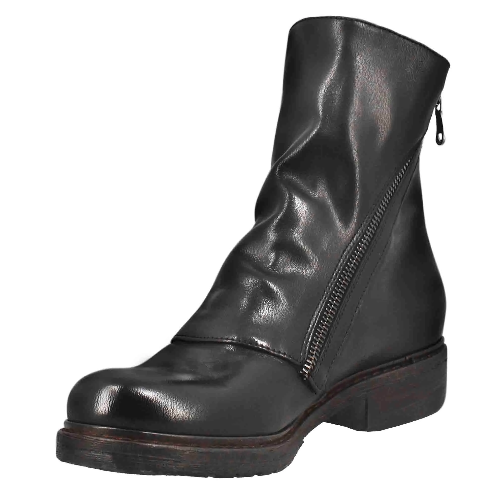 Stivaletto paupa da donna in pelle lavata colore nero con zip diagonale