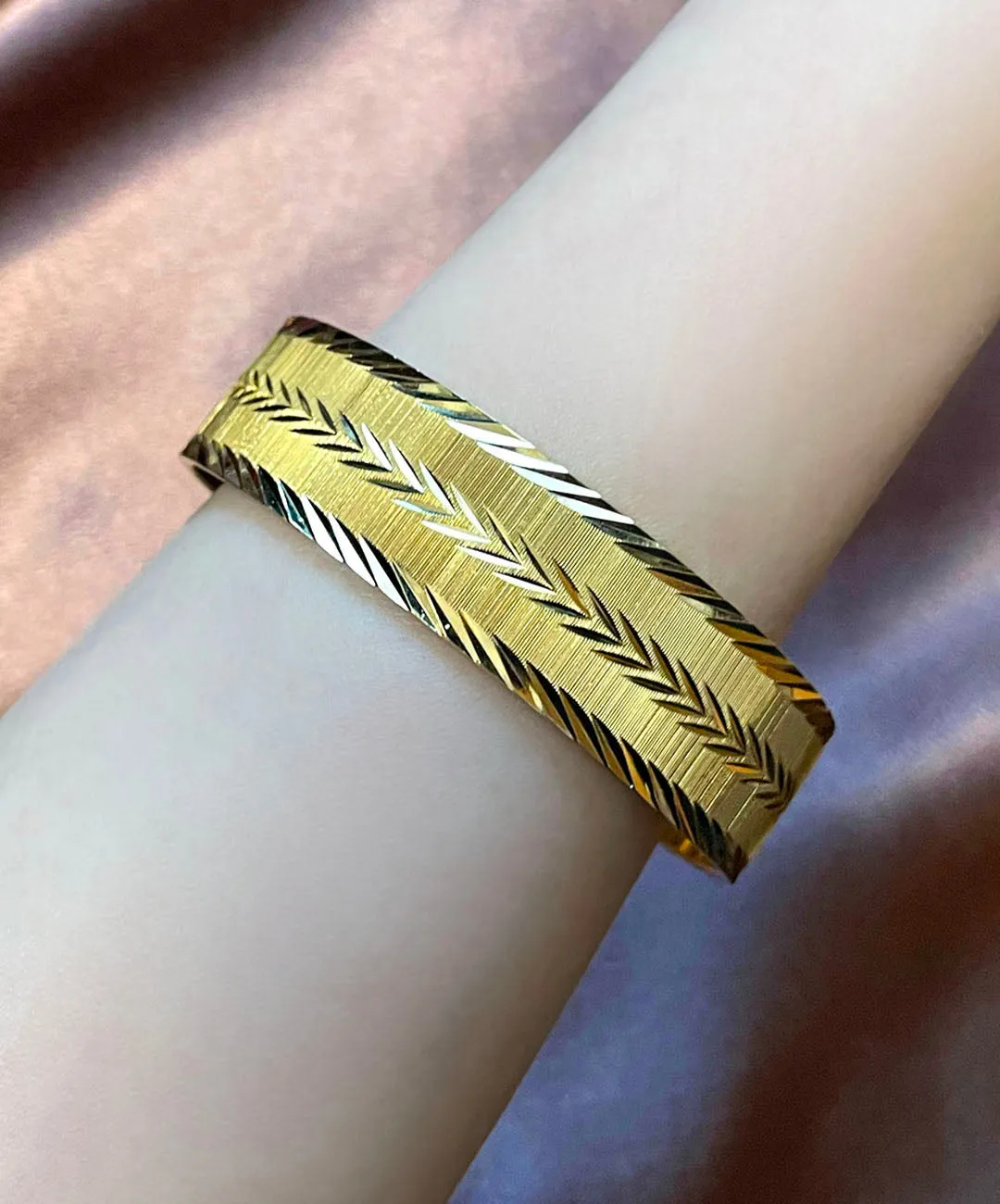 【USA輸入】ヴィンテージ MONET ゴールド カッティング バングル/Vintage MONET Gold Cutting Bangle