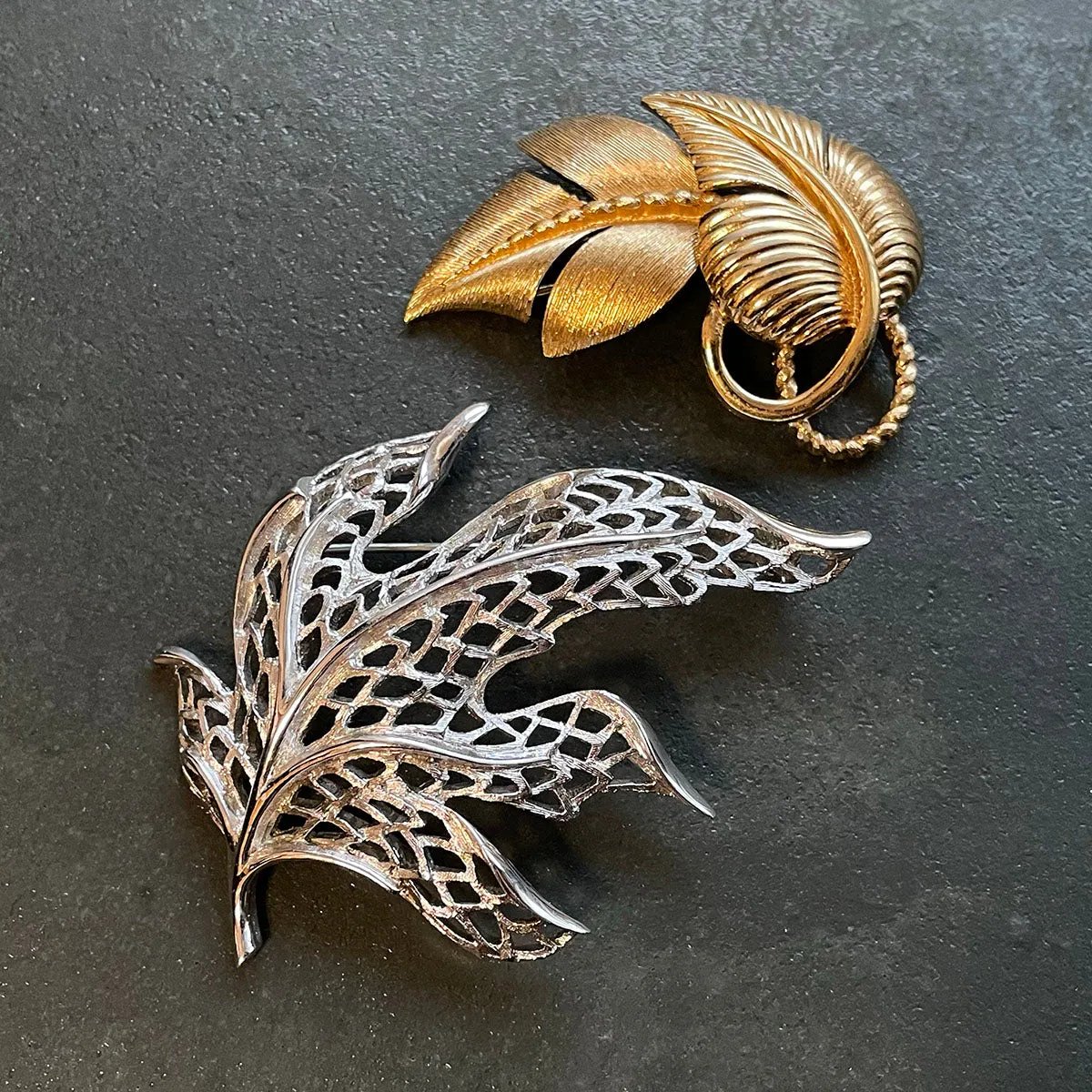 【USA輸入】ヴィンテージ MONET ゴールド リーフ ブローチ/Vintage MONET Leaf Brooch