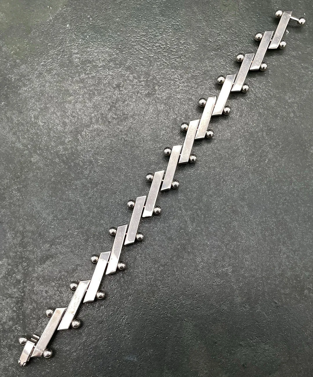 【USA輸入】ヴィンテージ シルバートーン アブストラクト ブレスレット/Vintage Silver Abstract Bracelet