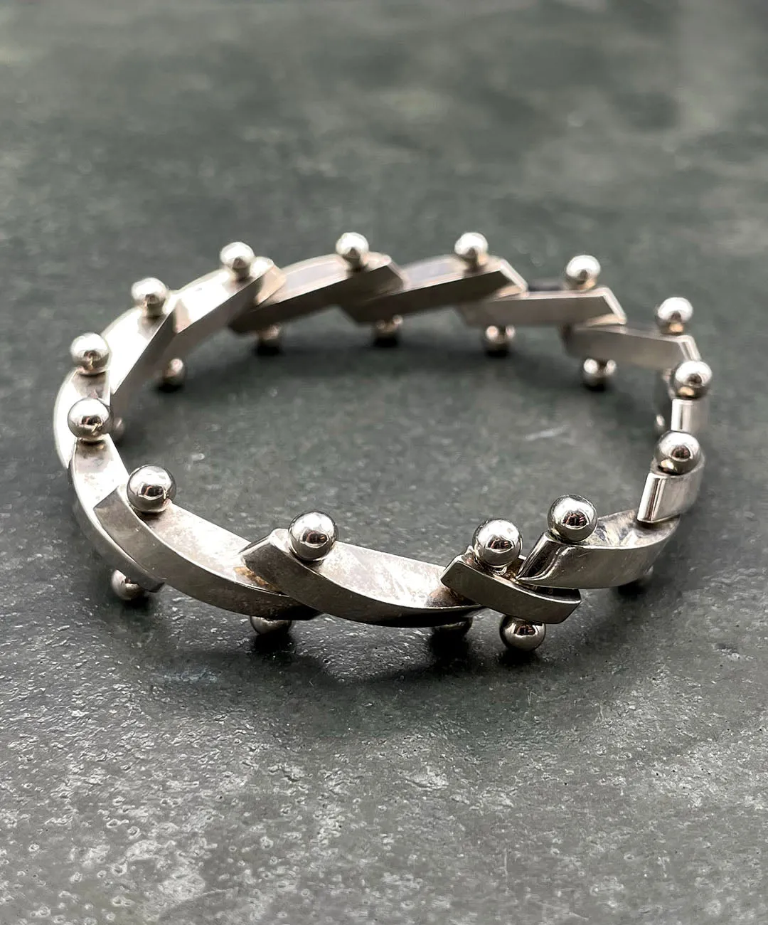 【USA輸入】ヴィンテージ シルバートーン アブストラクト ブレスレット/Vintage Silver Abstract Bracelet