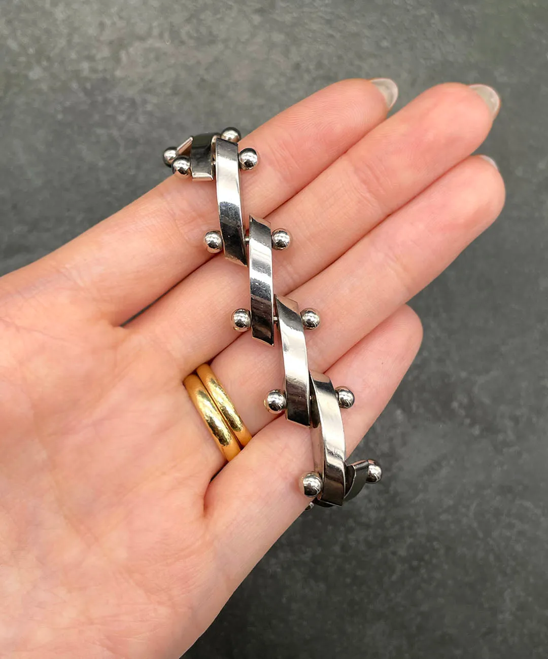 【USA輸入】ヴィンテージ シルバートーン アブストラクト ブレスレット/Vintage Silver Abstract Bracelet