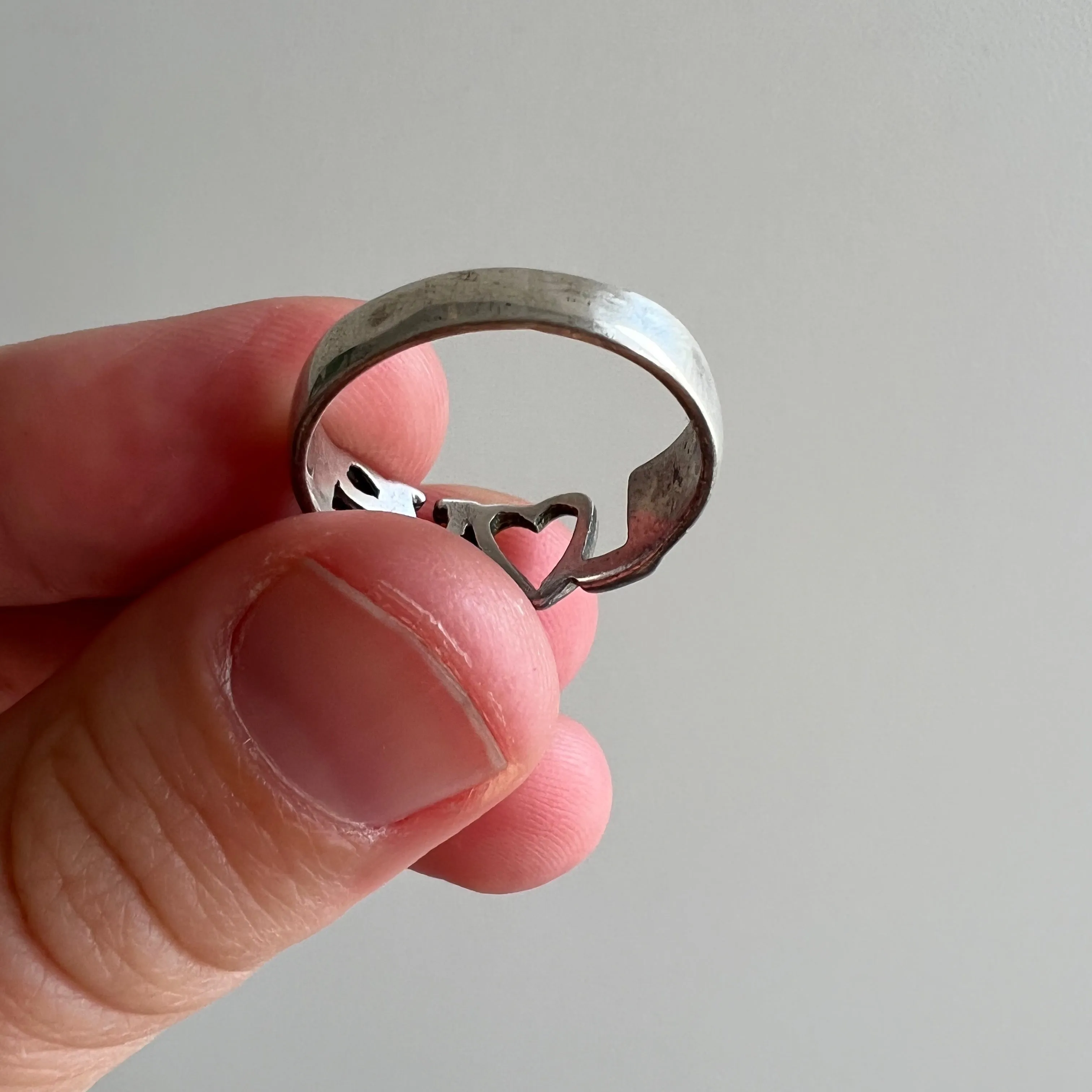 V I N T A G E // punctuated LOVE / sterling silver LOVE word ring / size 6.25