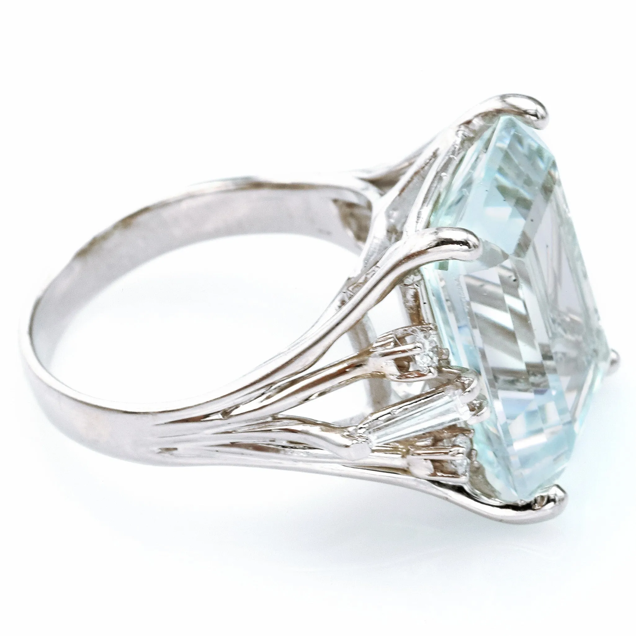 Vintage 14K Gold 9.60Ct Aquamarine & 0.42TCW Diamond Cocktail Ring